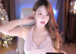 女主播主播(尺度大开女主播米娜直播秀 “女王驾驭术”，网友刷屏直呼起飞)