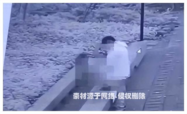 情侣野外行为全程直播，场面露骨，翻录传播者遭到行政拘留