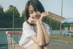 女主播被哈士奇日资源(小说：小伙穿越成哈士奇，被美女主播收养，每天都要求抱抱)