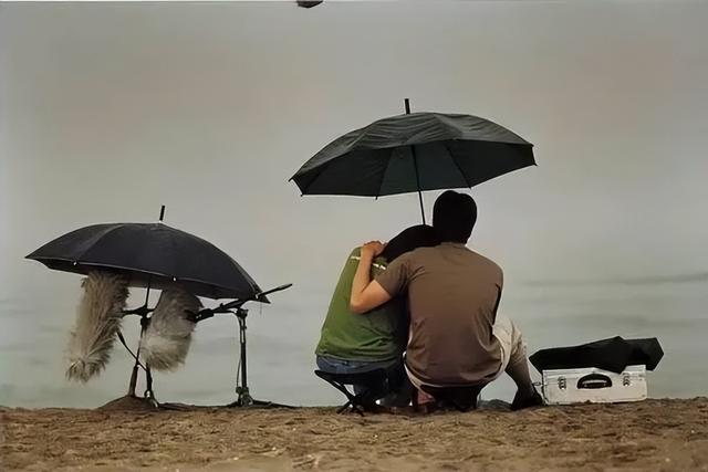 《春逝》录音师尚优与主播恩秀春恋，信心缺失致爱成殇