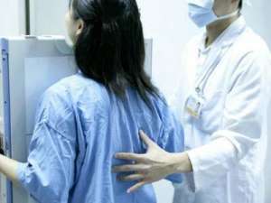 女主播楠楠77分钟在线(每天直播14小时，26岁女主播工作太拼患上乳腺癌)