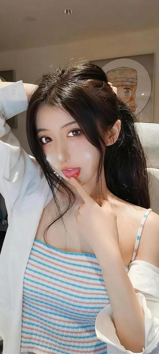 美女主播性感写真壁纸——呆妹儿