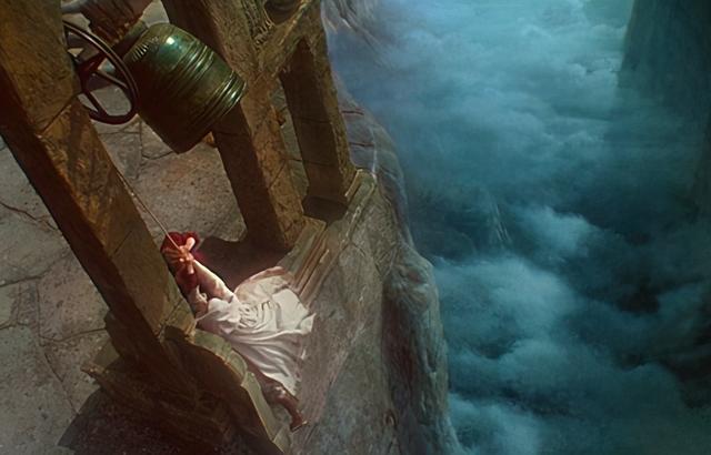 英版恐怖故事，来自遥远之地的禁忌爱情：《黑水仙》