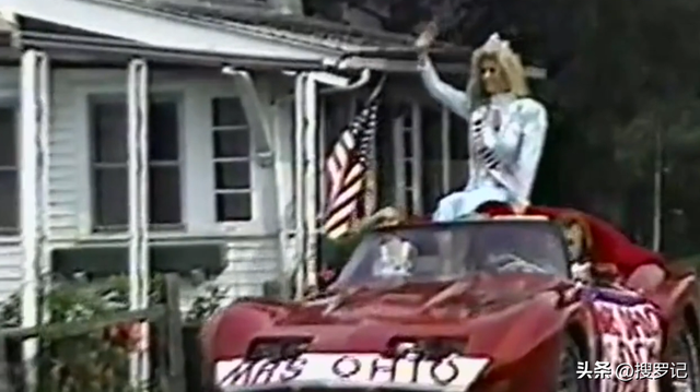 小镇美女出道即巅峰,失去丈夫后爆出真相,与众不同的兔女郎