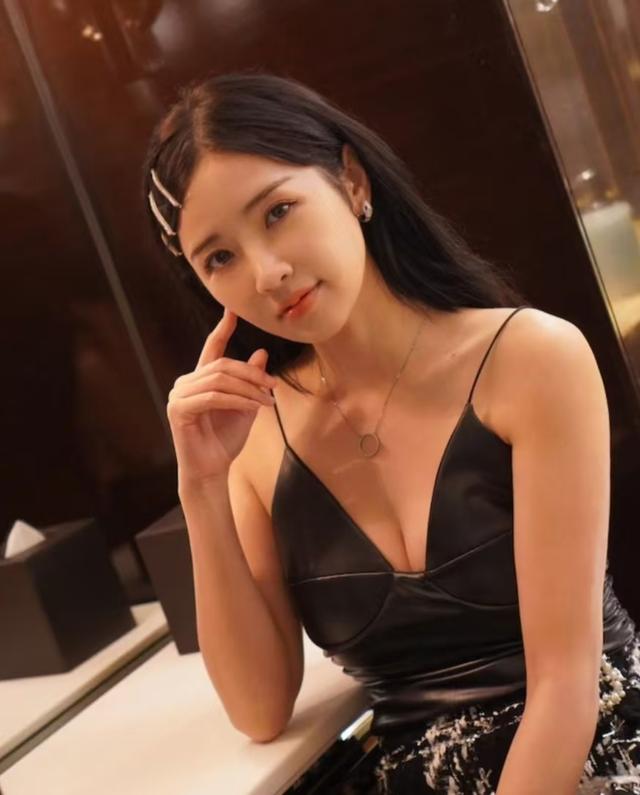 好拼！前TVB小花利颖怡露背扮死尸，只遮下半身称是最大尺度演出