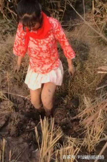 女主播发戴红领巾捕鱼视频被拘 警方：亵渎红领巾象征的爱国英烈