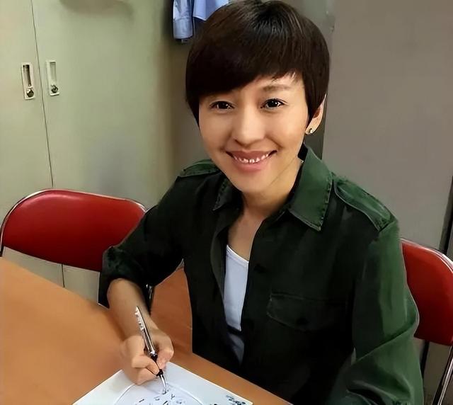 央视“国脸”欧阳夏丹：已隐退4年，背后原因令人心酸