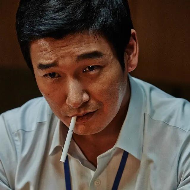 《〈局内人〉：19禁尺度炸裂，撕开韩国社会最脏一面》