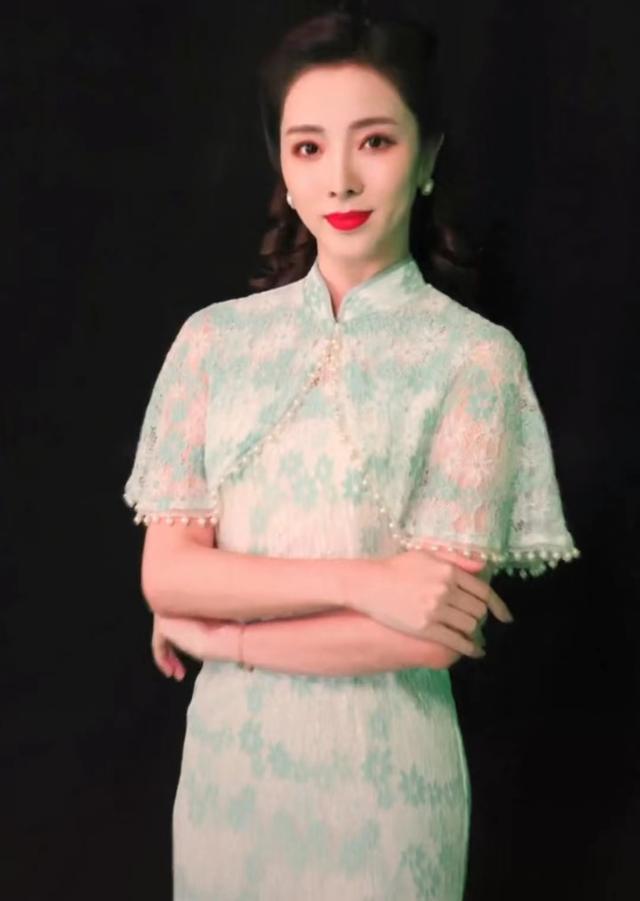 央视美女主持穿旗袍：董卿最有女人味，李思思最搞笑，朱迅最大气