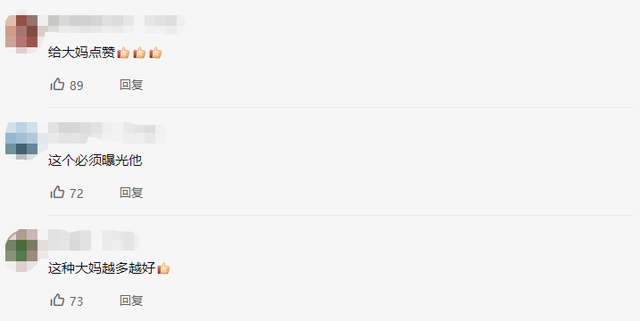 “大国庆节的,你跪谁呢这是!”山东一女子为博眼球街边下跪直播,过路大姐看不下去怒斥:公共场合注意影响