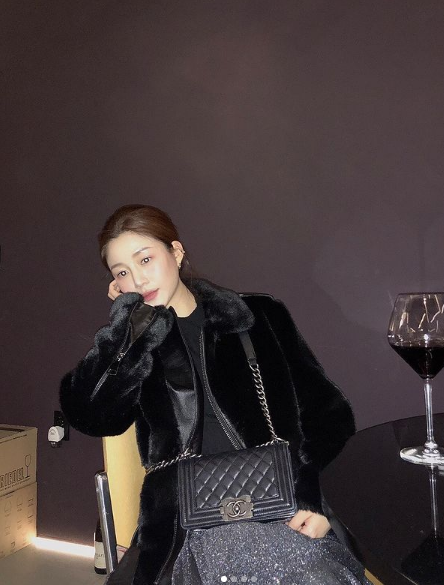 韩国国民偶像爆恋情口碑崩塌?女方父母竟是诈骗犯,网友怒骂