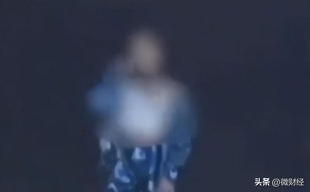 女生军训热舞走光,多次露球微笑继续,视频遭曝光身份被扒疑炒作