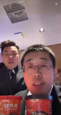 6间房较红的女主播(济南麻六记突然爆火直播间从20人到3万人，张兰成最大受益人)