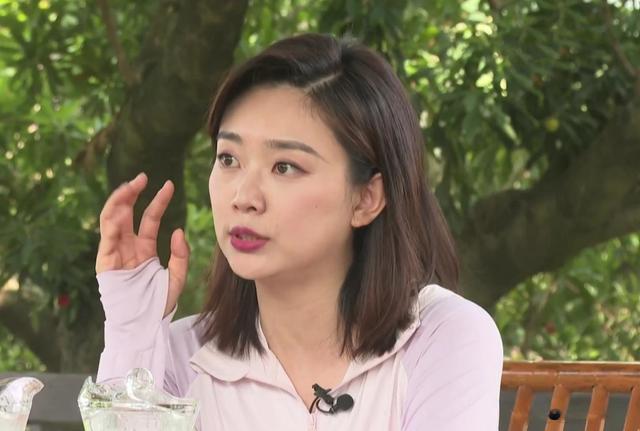 央视主持人李七月失去竞争力，是个人选择还是行业使然？