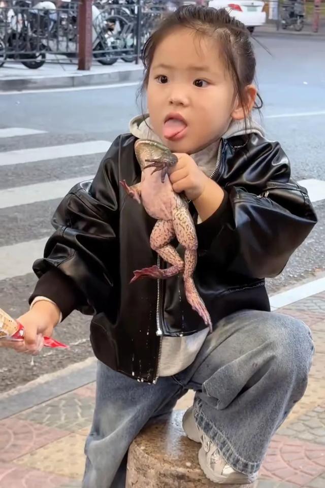 牛蛙小妹妹火了之后，妈妈被批为流量无底线，目前已删除相关视频