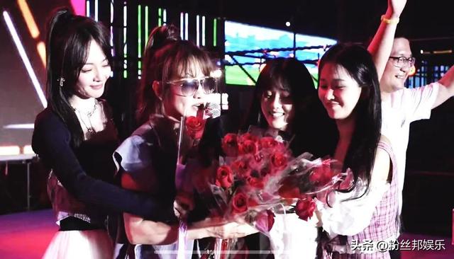 YY文儿十周年庆,高标准宴请400位粉丝,平台多渠道同步直播