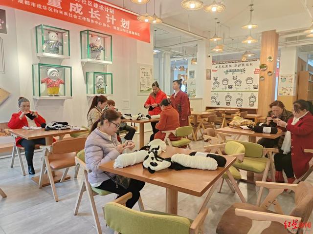 不打麻将，打毛线！成都“熊猫嬢嬢”把毛线“打”上了米兰手工艺博览会