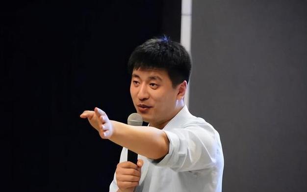 中国享受互联网发展红利的十大网红!1、疯狂小杨哥,2、辛巴