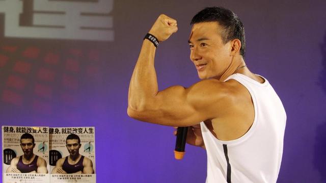 中国享受互联网发展红利的十大网红!1、疯狂小杨哥,2、辛巴