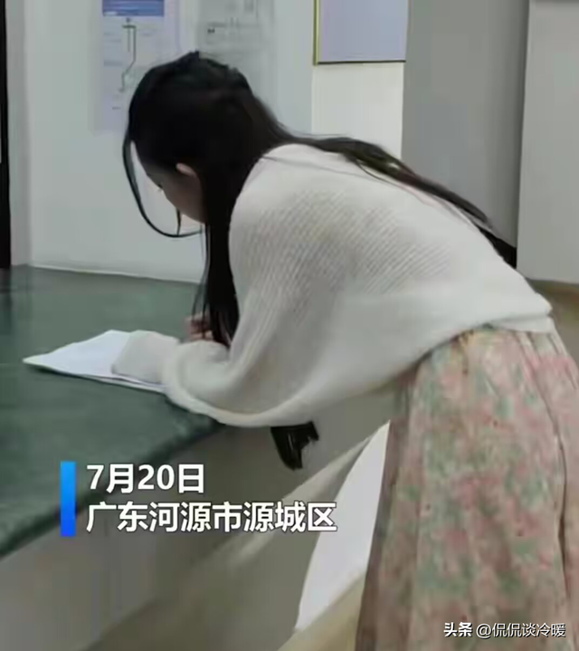 闹大了!广东河源女网红遭刑拘,深夜直播不堪入目,抓捕现场曝光