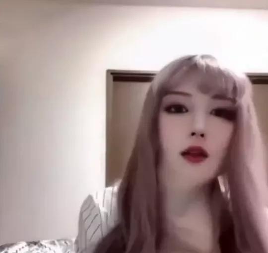 女主播下播忘记关视频了，直接翻车了……