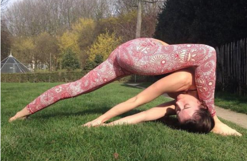 保养得好,中年也是少女!韩国冻龄女主播,42岁身材就像20岁