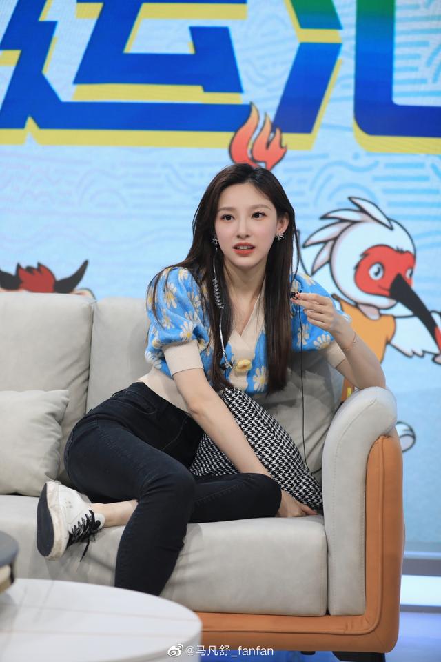 足球女主播哪家强,央视马凡舒,刘语熙,杨茗茗最强三叉戟