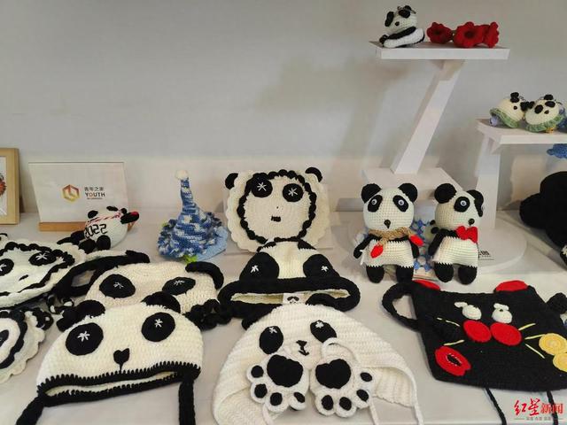 不打麻将，打毛线！成都“熊猫嬢嬢”把毛线“打”上了米兰手工艺博览会