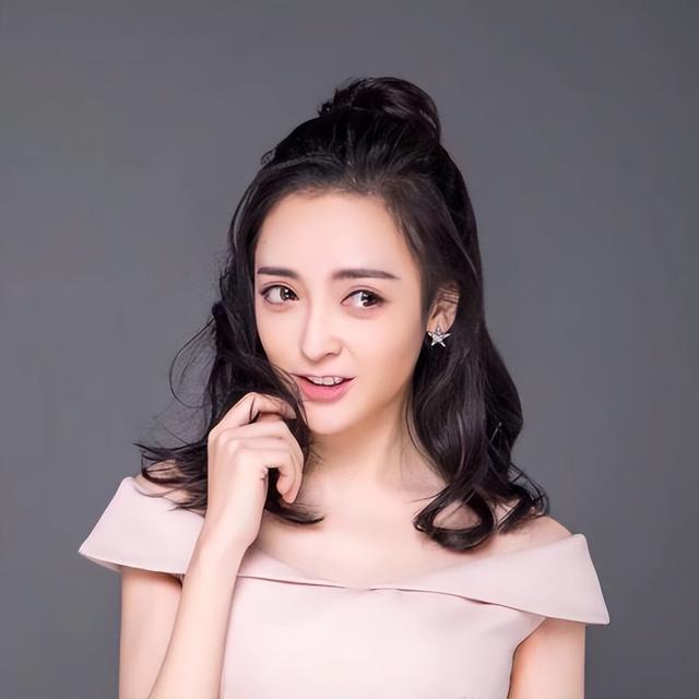 四川电视台16位知名美女主持人一览,风华正茂,巾帼不让须眉