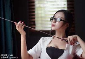 看秀屋视频韩国女主播(斗鱼女主播安雅Sylvia，直播解扣网友瞬间炸了)