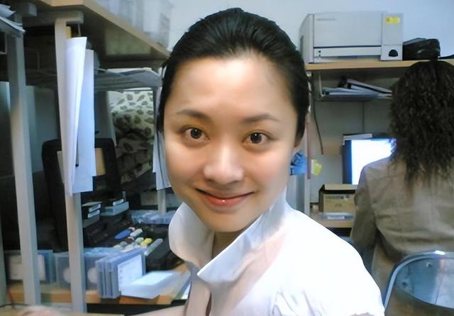 她是央视最穷主持人，工作22年不涨工资，43岁凑够首付买房