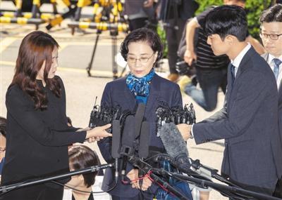 “暴走夫人”李明姬：年近70依旧霸凌员工，全民控诉被指22次施暴