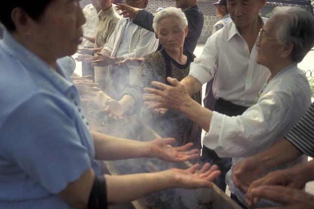 韩国大量进口，中国丝袜，情趣用品！韩国主播背靠中国，经济翻倍