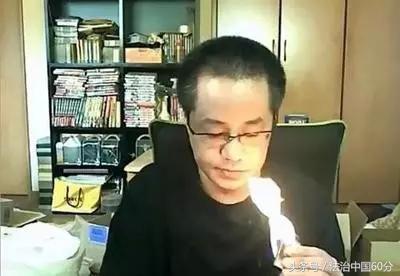 便利店里进了一位特殊的小偷 边盗窃还边直播