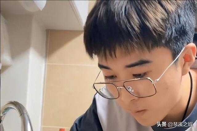 网红夫妇官宣“离婚”！CC整容两年内无法生孩子引起男方不满？