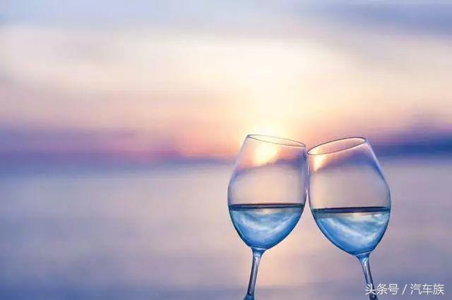 天生一对，看汽车圈模范情侣如何秀恩爱