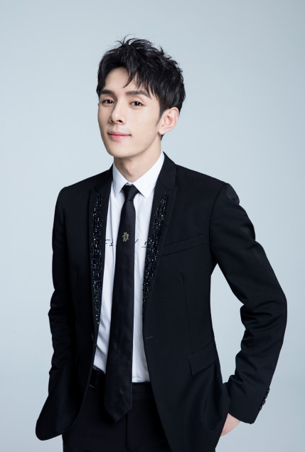 贷款3万整容，21岁女孩“万元当主播”到手只有1100元，“网红”行业太可怕了