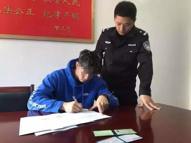 这位斗鱼人气主播，你在上海高架边开车边玩直播，真的厉害死了！