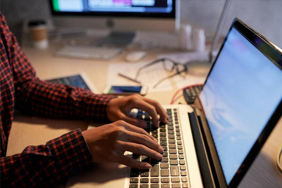 色情网站“丁香”覆灭记：7.3亿的浏览量背后，是谁在操控盈利？