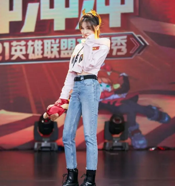 英雄联盟身材最好的3位女主播,MISS保养诀窍曝光