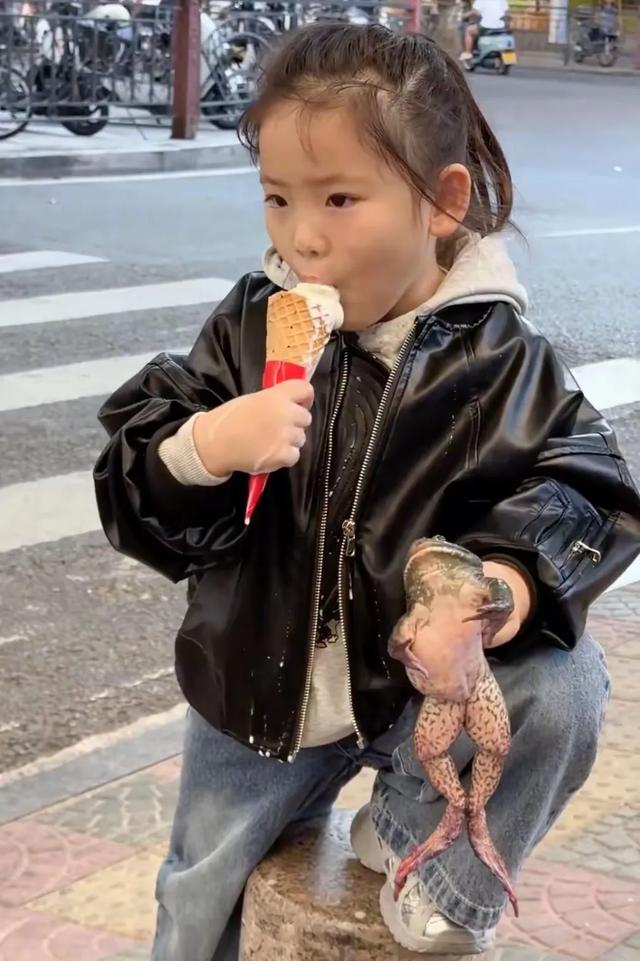 牛蛙小妹妹火了之后，妈妈被批为流量无底线，目前已删除相关视频