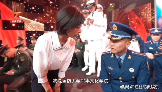 央视美女记者庄晓莹，从默默无闻到全网热捧，靠的是一个“暖”字