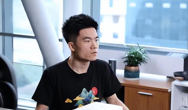 甄选风波再起! 一姐YOYO口无遮拦,直播间解读越南,砸场子专业户