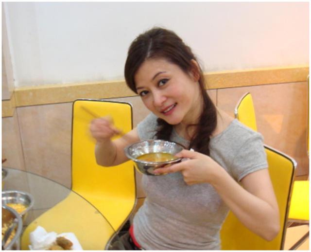 《妈妈的吻》朱晓琳走红背后有艰辛,53岁为何仍然未婚