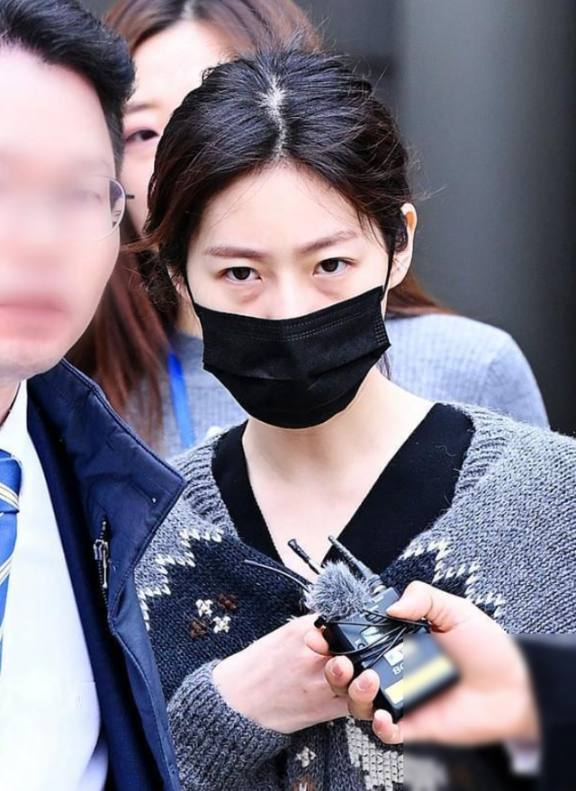 24岁知名女星自杀细节曝光,最后发文自杀意图明显,曾遭受网暴