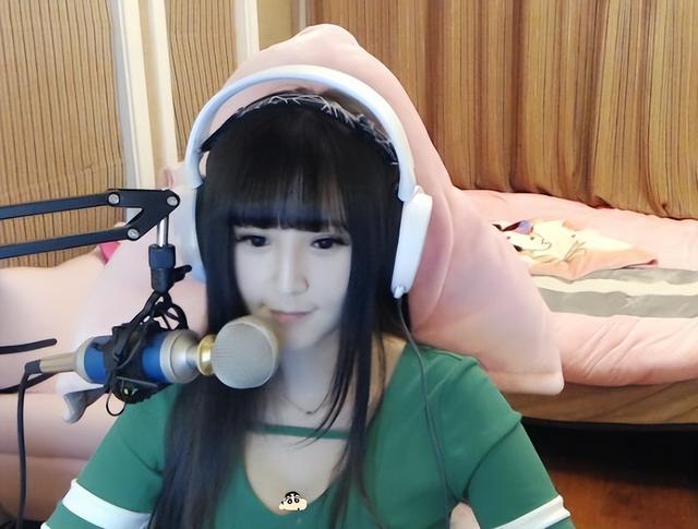 甄选风波再起! 一姐YOYO口无遮拦,直播间解读越南,砸场子专业户