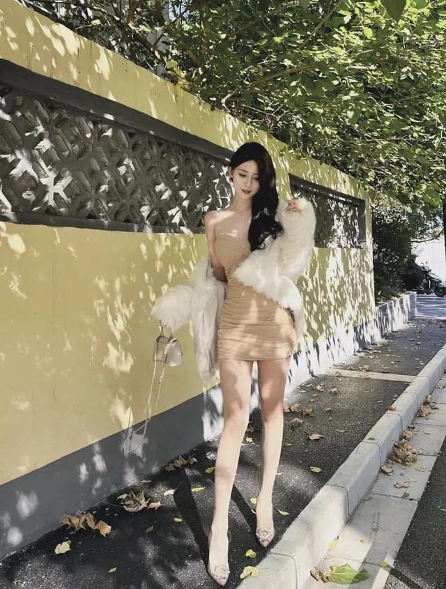 岛国黑丝女神来袭，绝美身材让人心动不已！