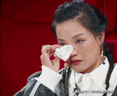 韩女团走光遭偷拍，发现后底裤全漏秒翻脸，国内舒淇也无奈过