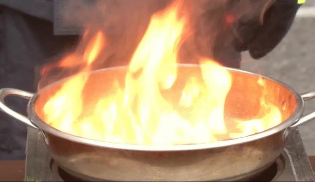 “老公水开了,帮我倒面粉吧”,只是随口一句,瞬间家毁人亡