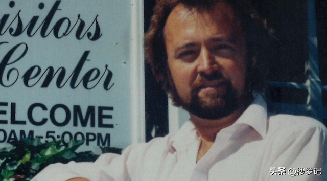 小镇美女出道即巅峰,失去丈夫后爆出真相,与众不同的兔女郎